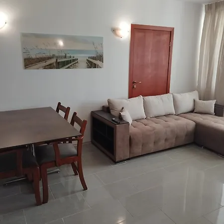 California Complex Apartman *